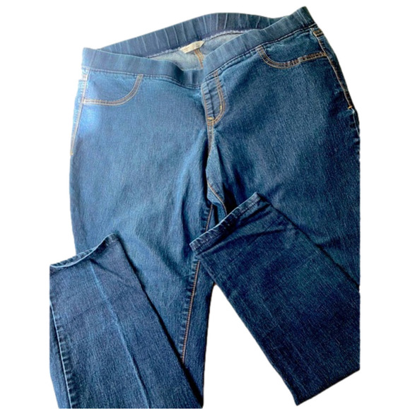 Old Navy Plus Size Women’s Size 18 Jeans, Slip On Style for Spring Barely Used - Picture 4 of 7